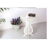 طاولة ديكور بيضاء بتصميم زخرفي عصري Modern White Decorative Table طاولة ديكور بيضاء بتصميم زخرفي عصري Modern White Decorative Table